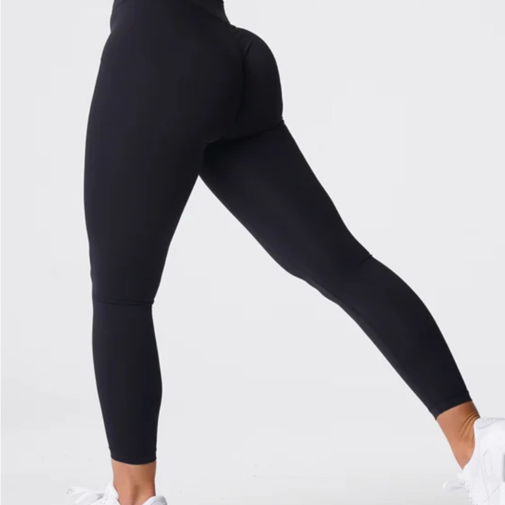 NVGTN Sleek Black Performance Leggings